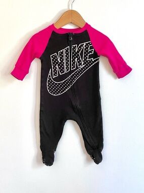 3/$20💥Nike Hot Pink & Black Baby Girl Footie Sleeper, Raglan Sleeve, Swoosh Logo